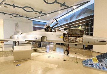 항공역사관 세상을 바꾸는 항공기술 전시관 모습