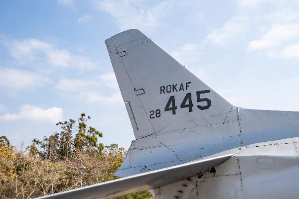 4_F-86D사브르 사진3 - 후면모습